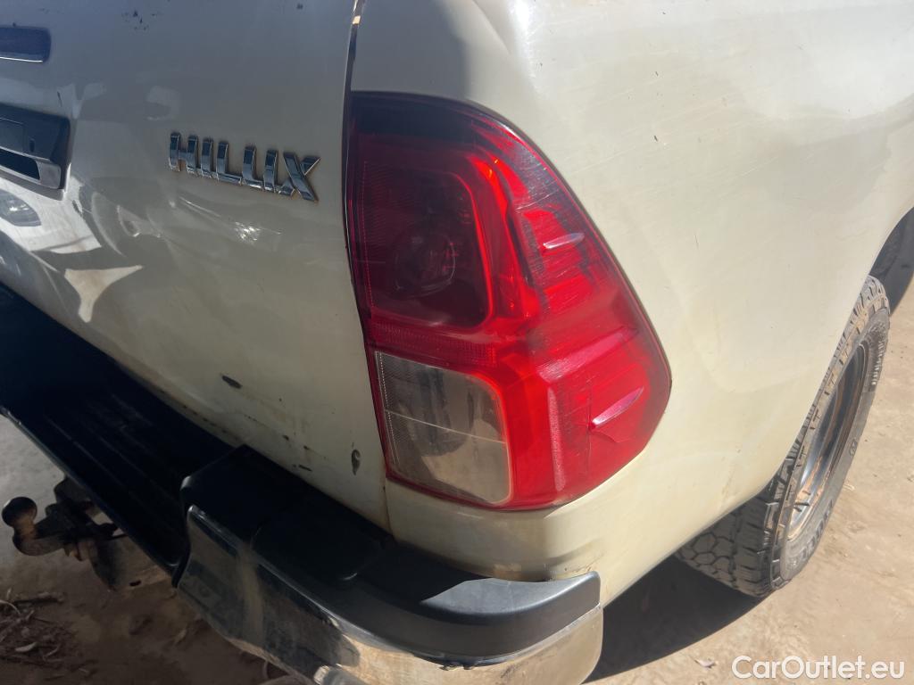  Toyota  Hilux TOYOTA  / 2016 / 4P / pickup 2.4 D-4D Cabina Doble GX #8