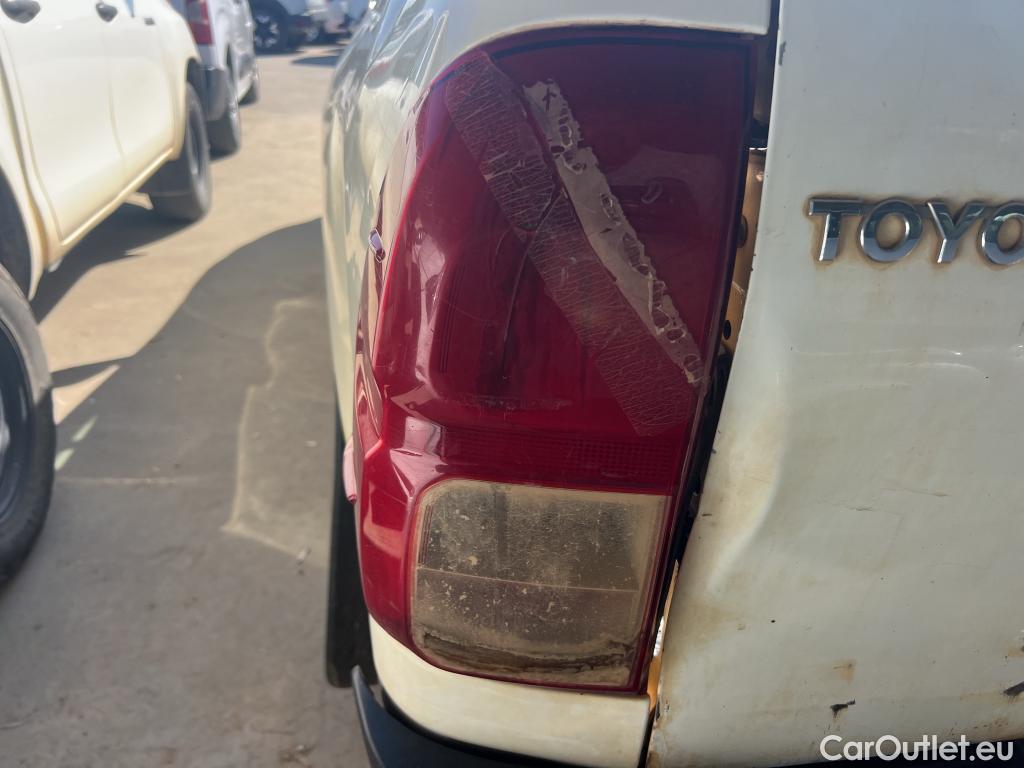  Toyota  Hilux TOYOTA  / 2016 / 4P / pickup 2.4 D-4D Cabina Doble GX #6