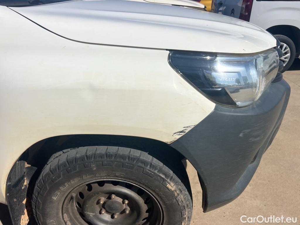  Toyota  Hilux TOYOTA  / 2016 / 4P / pickup 2.4 D-4D Cabina Doble GX #36
