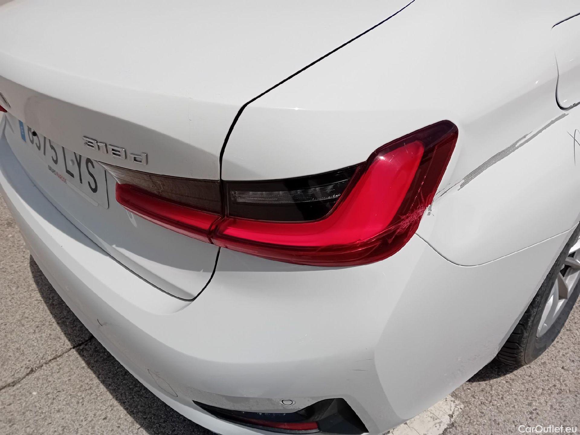  Bmw  Serie 3 BMW  / 2018 / 4P / sedán 318d Auto. #11