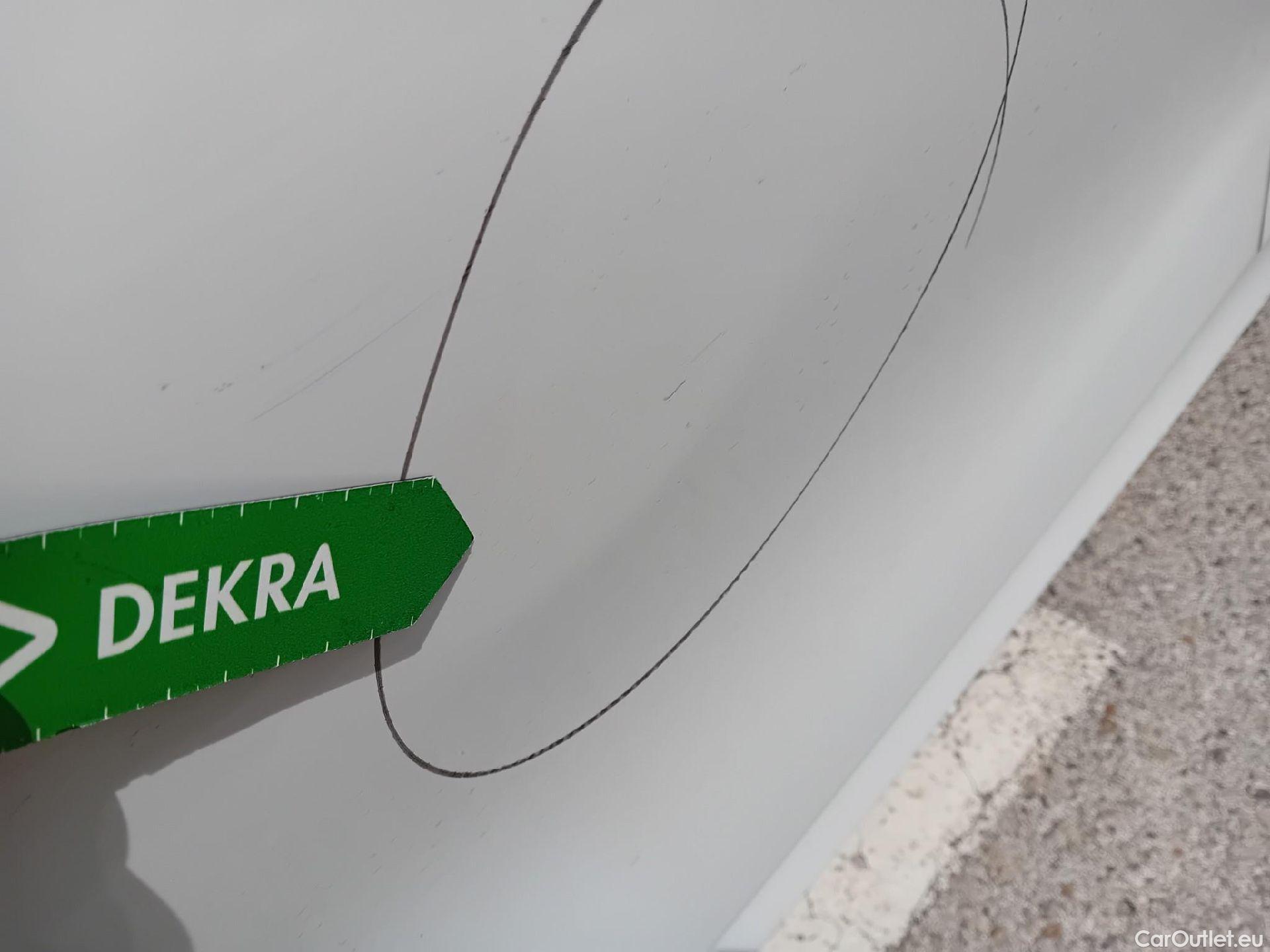  Bmw  Serie 3 BMW  / 2018 / 4P / sedán 318d Auto. #16