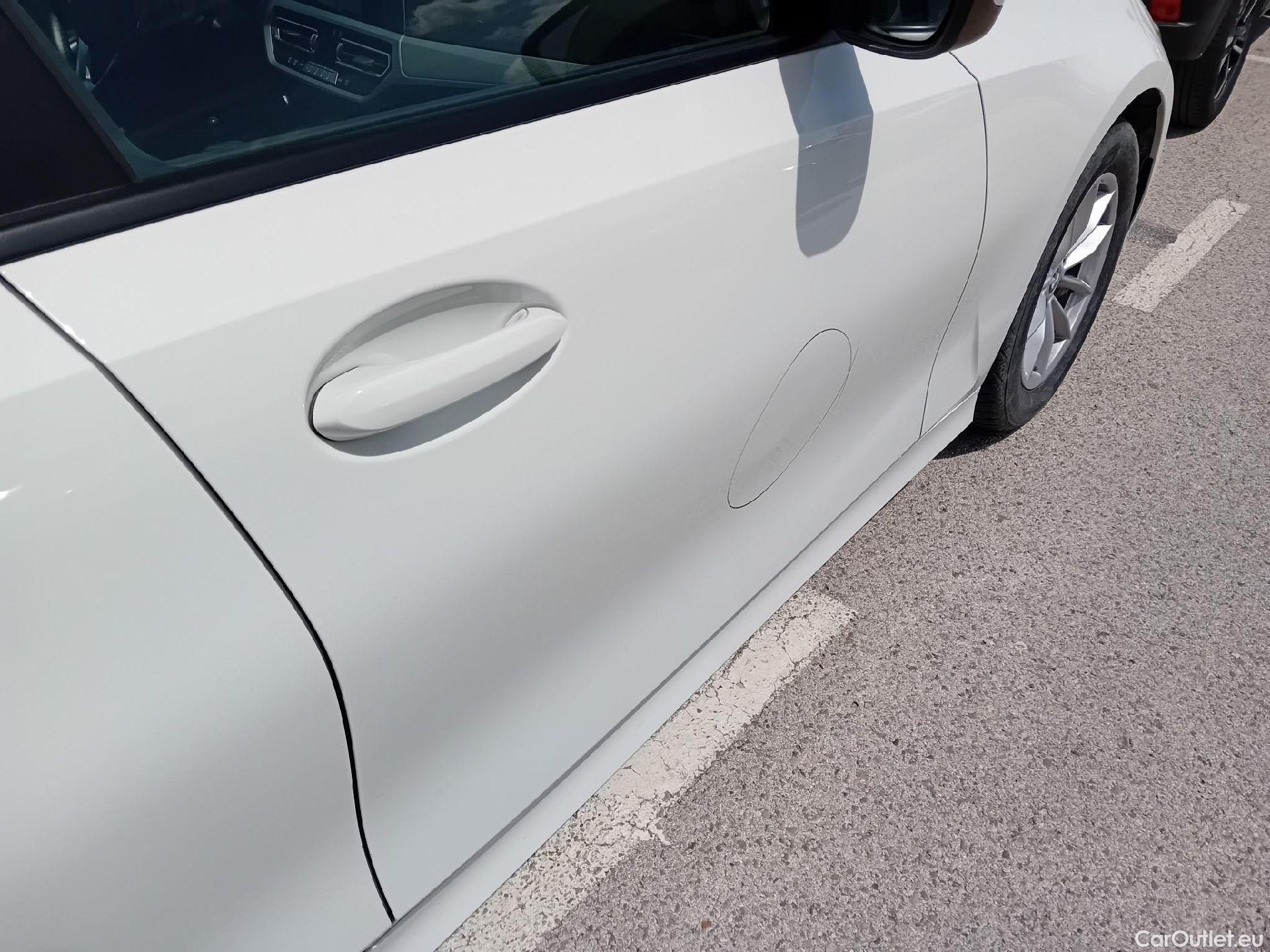  Bmw  Serie 3 BMW  / 2018 / 4P / sedán 318d Auto. #17
