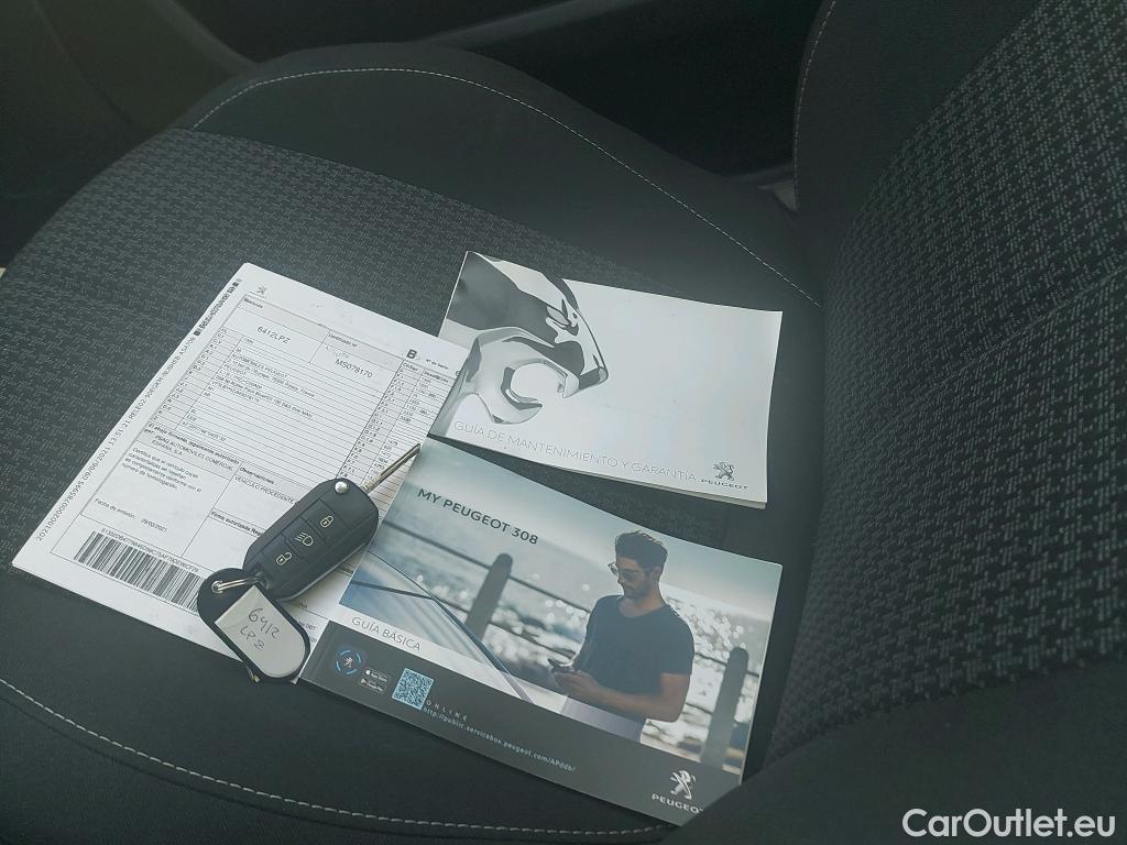  Peugeot  308 PEUGEOT  / 2017 / 5P / berlina con portón 5p Active Pack BlueHDi 130 S&S #4