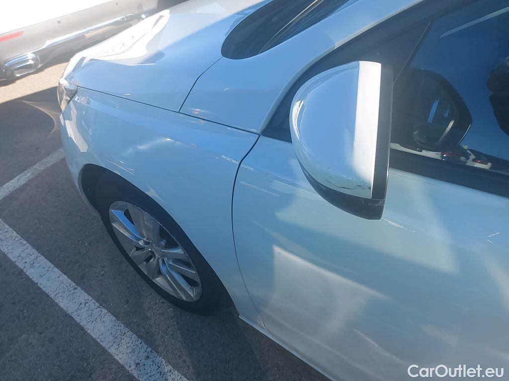 Peugeot  308 PEUGEOT  / 2017 / 5P / berlina con portón 5p Active Pack BlueHDi 130 S&S #17