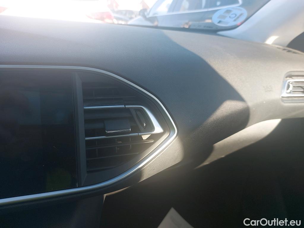  Peugeot  308 PEUGEOT  / 2017 / 5P / berlina con portón 5p Active Pack BlueHDi 130 S&S #5