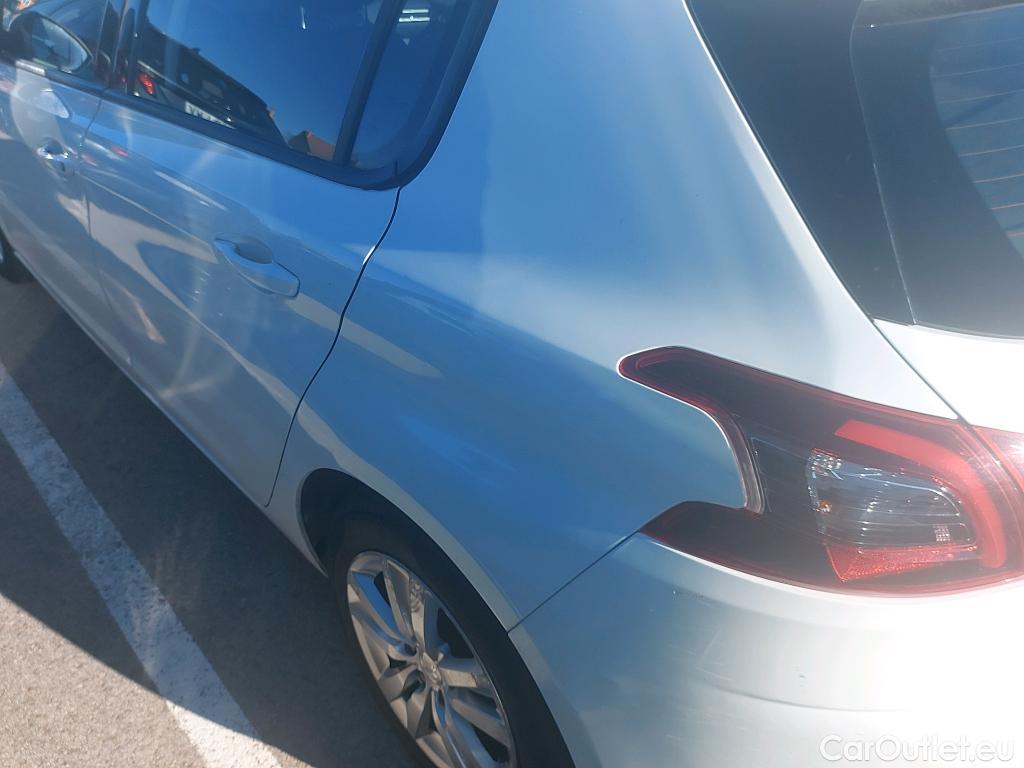  Peugeot  308 PEUGEOT  / 2017 / 5P / berlina con portón 5p Active Pack BlueHDi 130 S&S #25