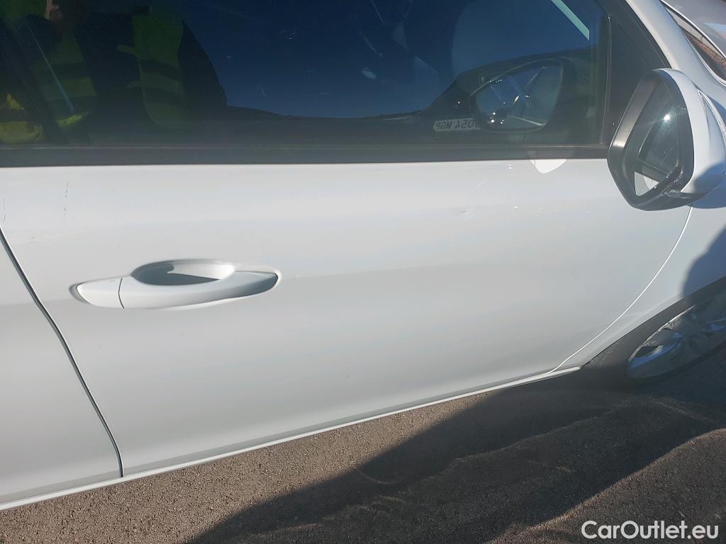  Peugeot  308 PEUGEOT  / 2017 / 5P / berlina con portón 5p Active Pack BlueHDi 130 S&S #10