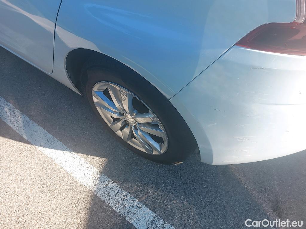  Peugeot  308 PEUGEOT  / 2017 / 5P / berlina con portón 5p Active Pack BlueHDi 130 S&S #30