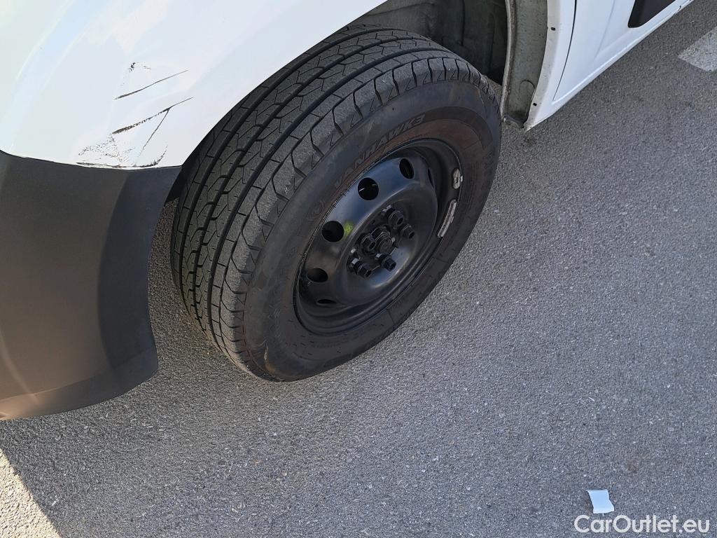  Peugeot  Boxer PEUGEOT  / 2014 / 4P / furgón Pack 330 L1 H1 BHDI 88kW(120CV) S&S 6 V. #40