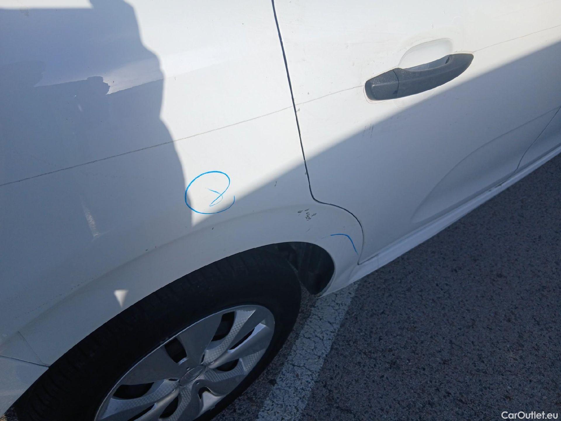  Citroen  C3 CITROEN  / 2016 / 5P / berlina comercial BlueHDi 73KW (100CV) S&S Comercial #40
