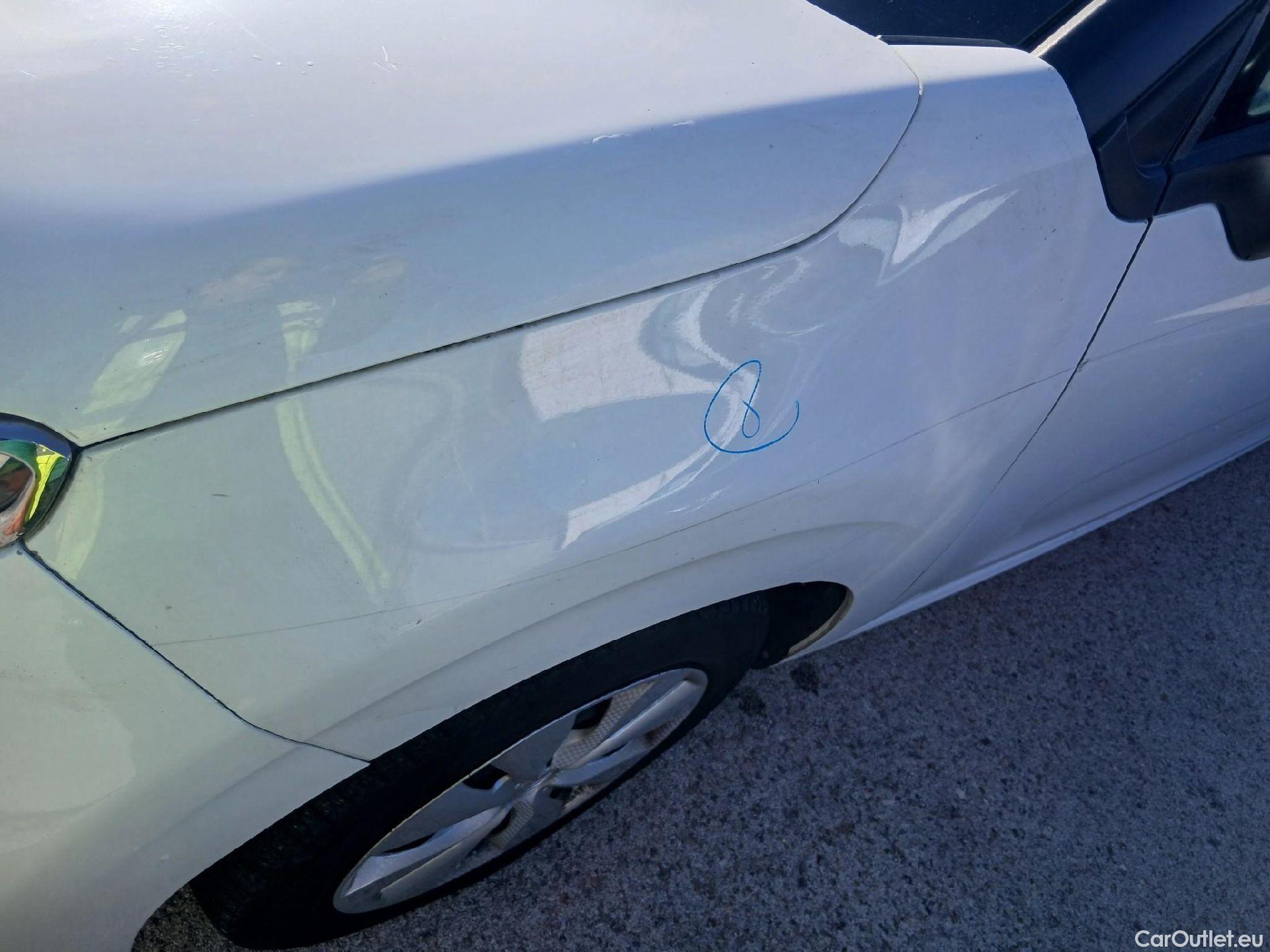  Citroen  C3 CITROEN  / 2016 / 5P / berlina comercial BlueHDi 73KW (100CV) S&S Comercial #22
