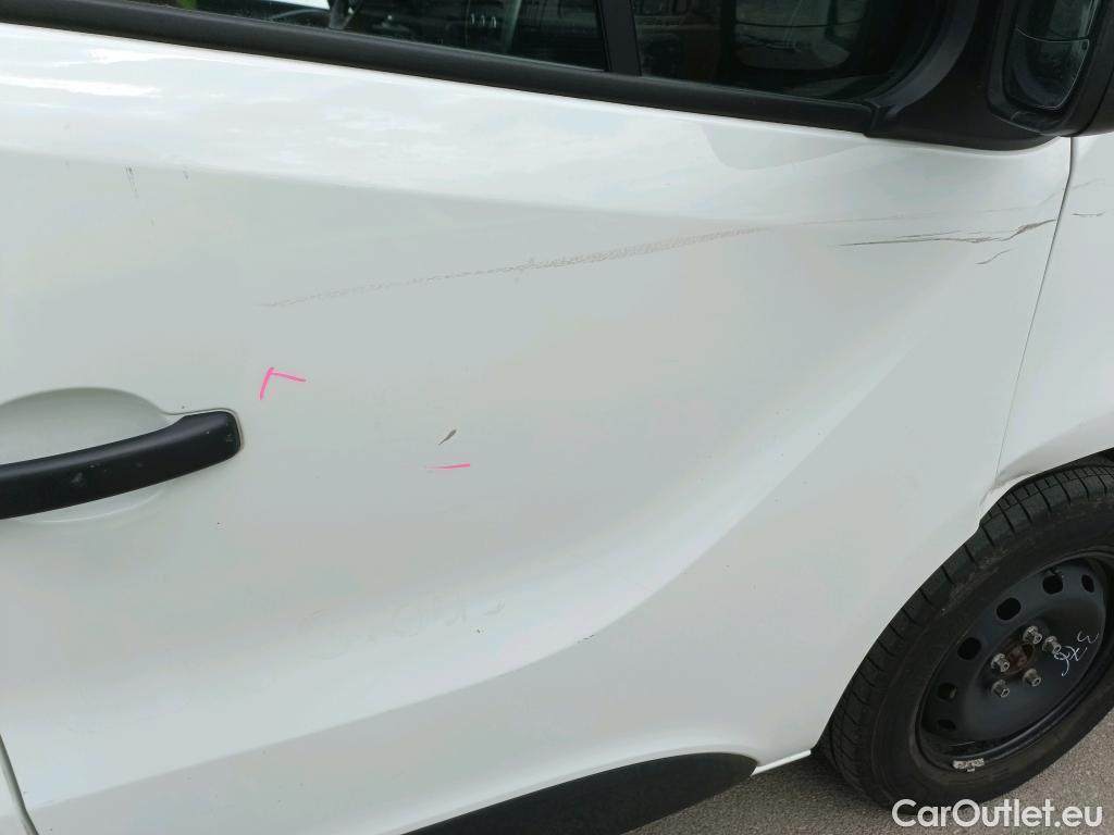  Renault  Trafic RENAULT  / 2019 / 4P / furgón Furgón 27 L1H1 Energy BluedCi 88 kW #26