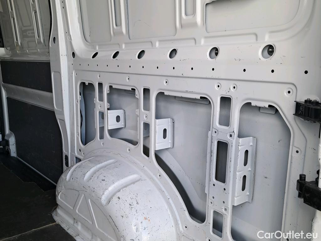  Volkswagen  Crafter VOLKSWAGEN  / 2017 / 4P / furgón 35 Furgón BM TN L3H2 2.0TDI 103kW(140CV) #4
