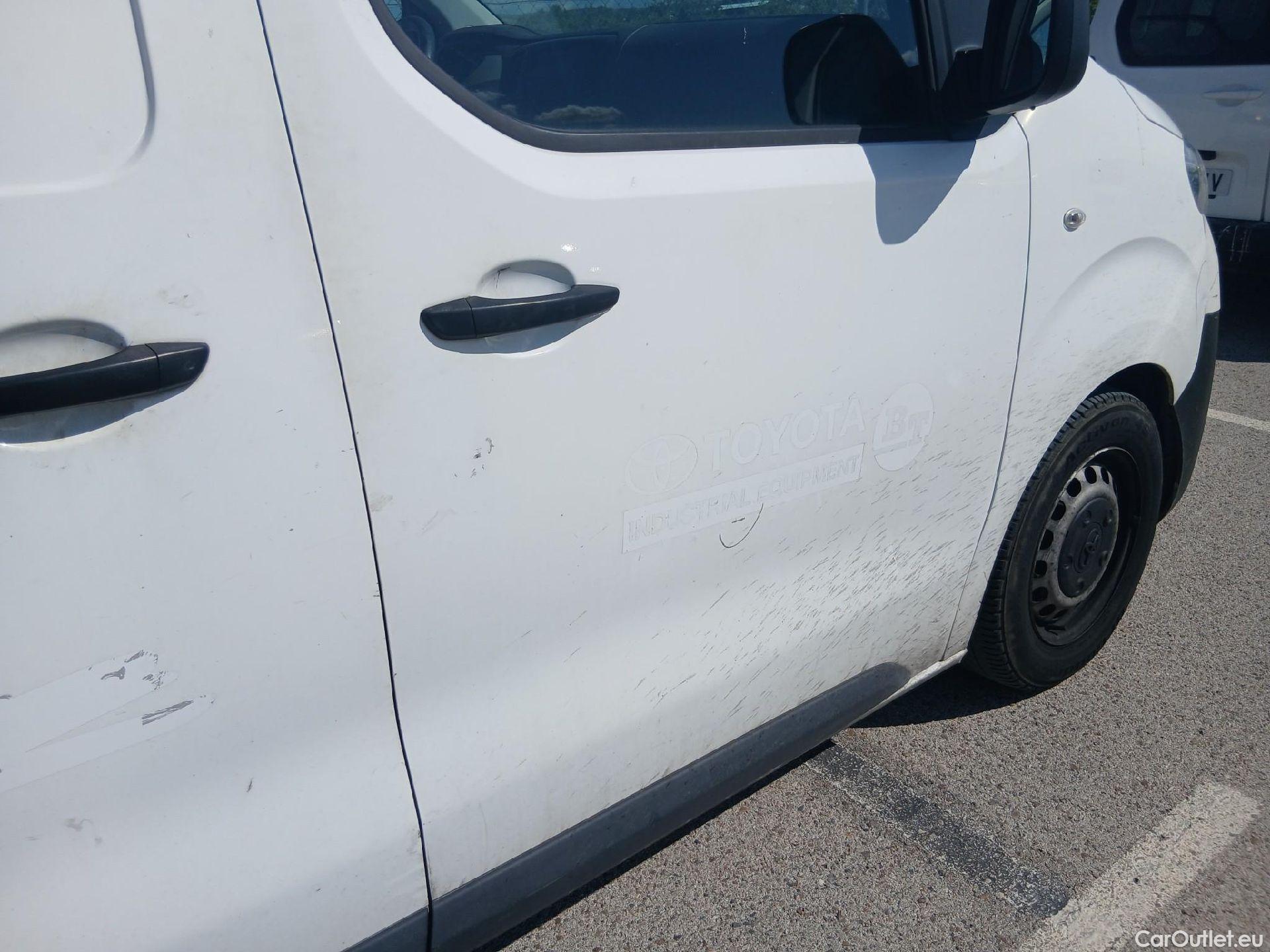 Toyota  Proace TOYOTA  / 2016 / 4P / furgón FU. MEDIO (L1) 2.0D 90kW COMFORT CARGA + #32