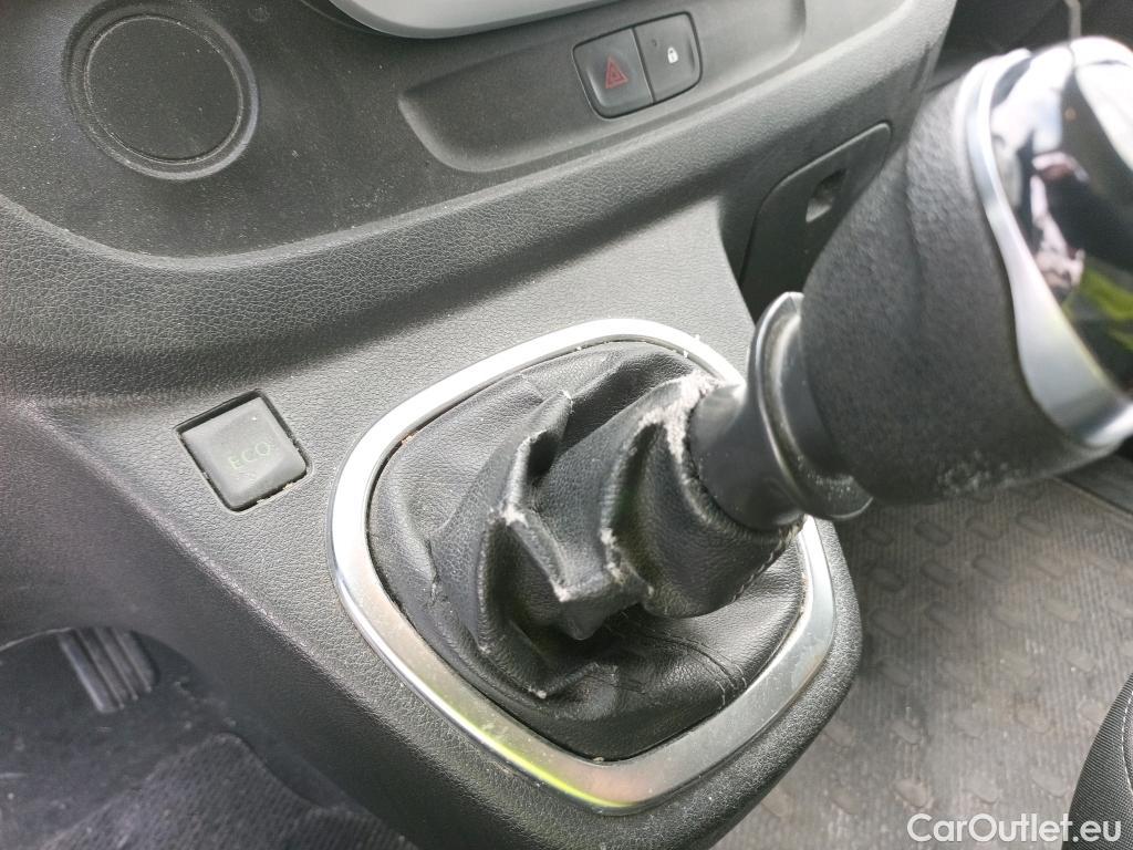  Renault  Trafic RENAULT  / 2019 / 4P / furgón Furgón 27 L1H1 Energy BluedCi 88 kW #37