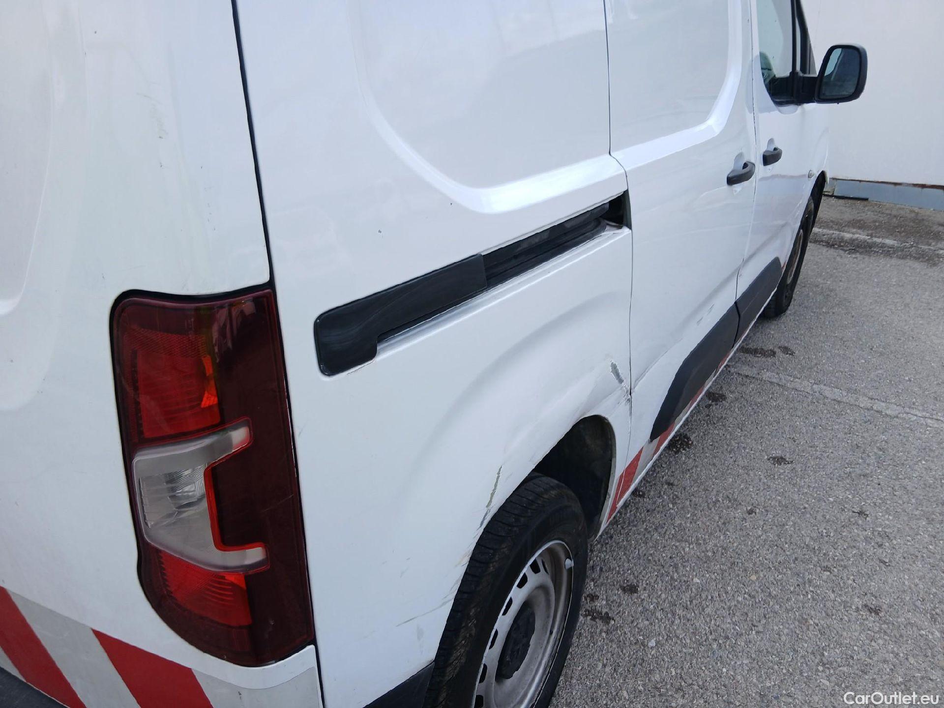  Peugeot  Partner PEUGEOT  / 2018 / 3P / furgón derivado de turismo Pro Standard 600kg BlueHDi 73kW (AC) #27