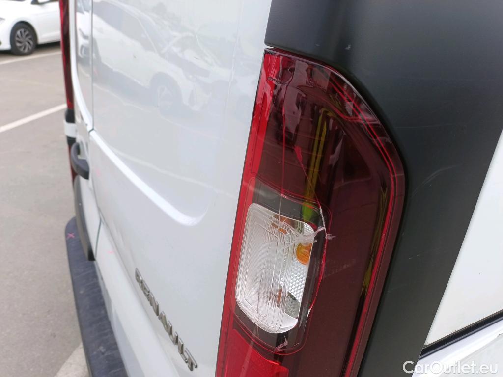  Renault  Trafic RENAULT  / 2019 / 4P / furgón Furgón 27 L1H1 Energy BluedCi 88 kW #22