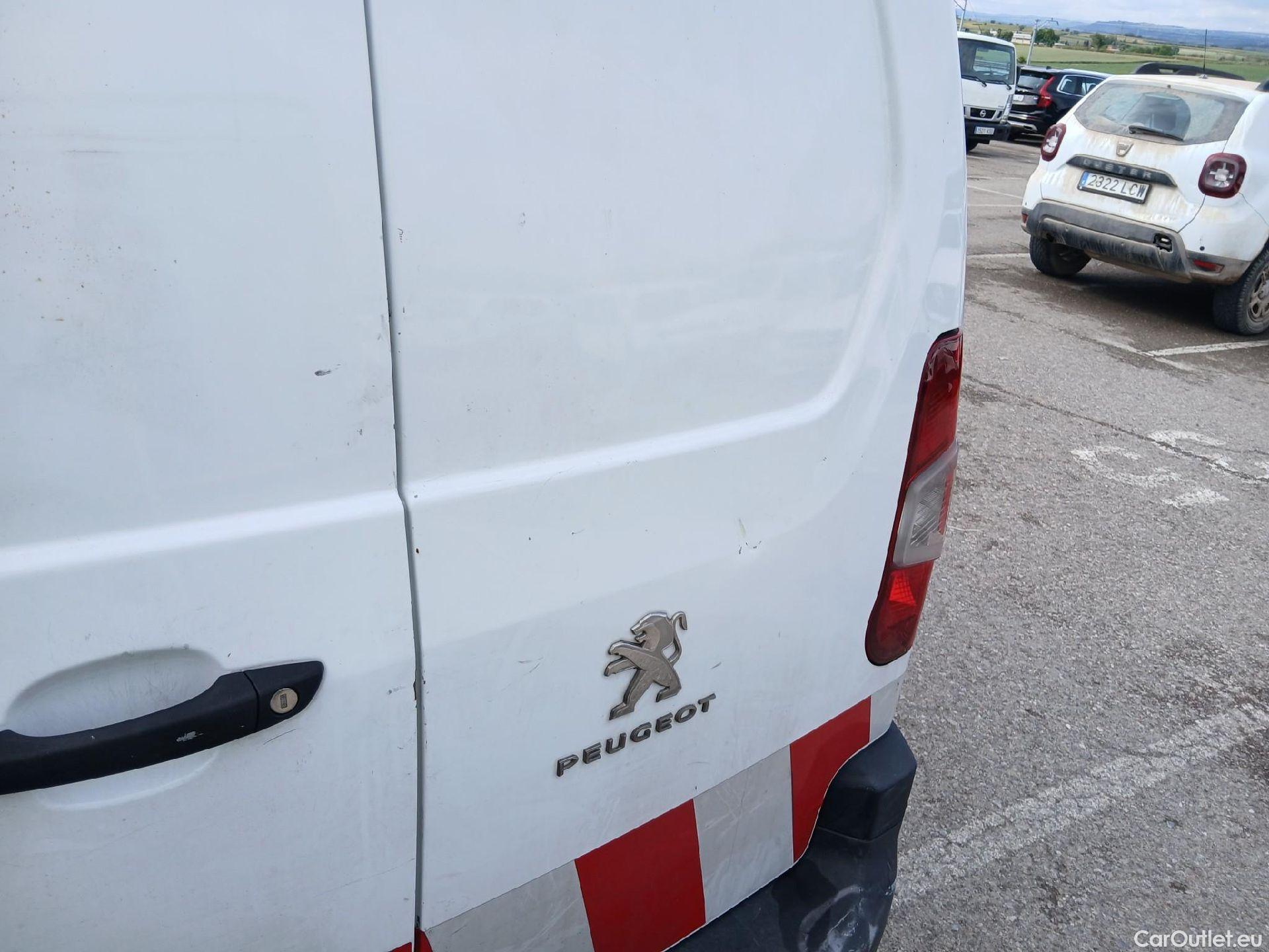  Peugeot  Partner PEUGEOT  / 2018 / 3P / furgón derivado de turismo Pro Standard 600kg BlueHDi 73kW (AC) #26