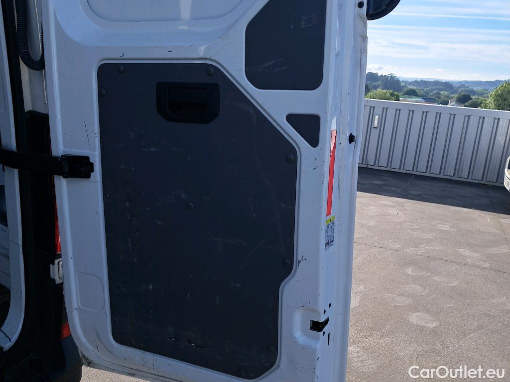  Volkswagen  Crafter VOLKSWAGEN  / 2017 / 4P / furgón 35 Furgón BM TN L3H2 2.0TDI 103kW(140CV) #2