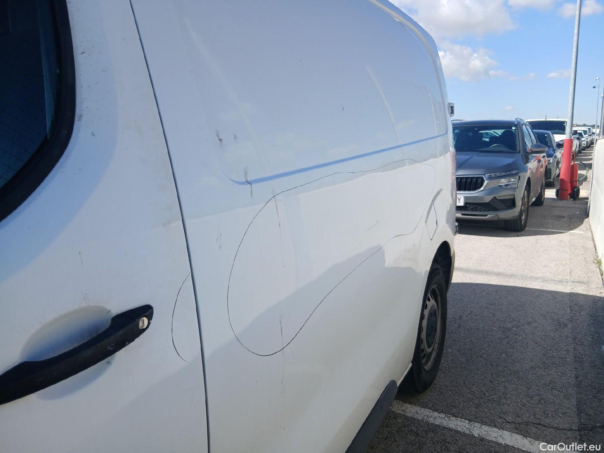  Toyota  Proace TOYOTA  / 2016 / 4P / furgón FU. MEDIO (L1) 2.0D 90kW COMFORT CARGA + #17