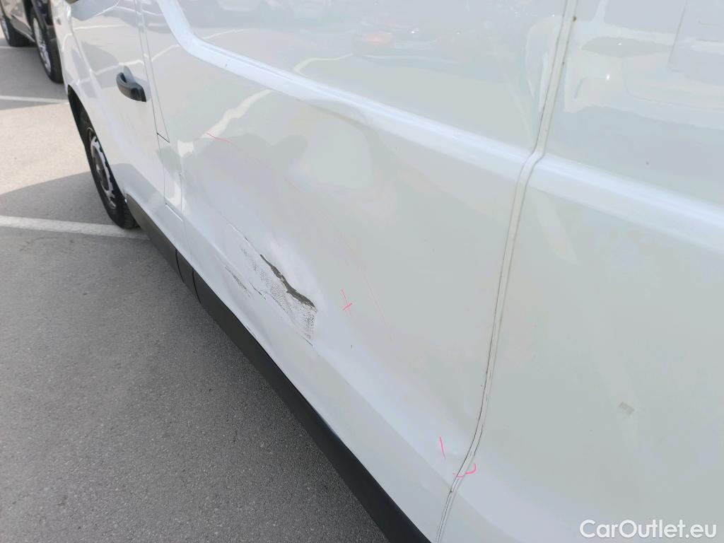  Renault  Trafic RENAULT  / 2019 / 4P / furgón Furgón 27 L1H1 Energy BluedCi 88 kW #2