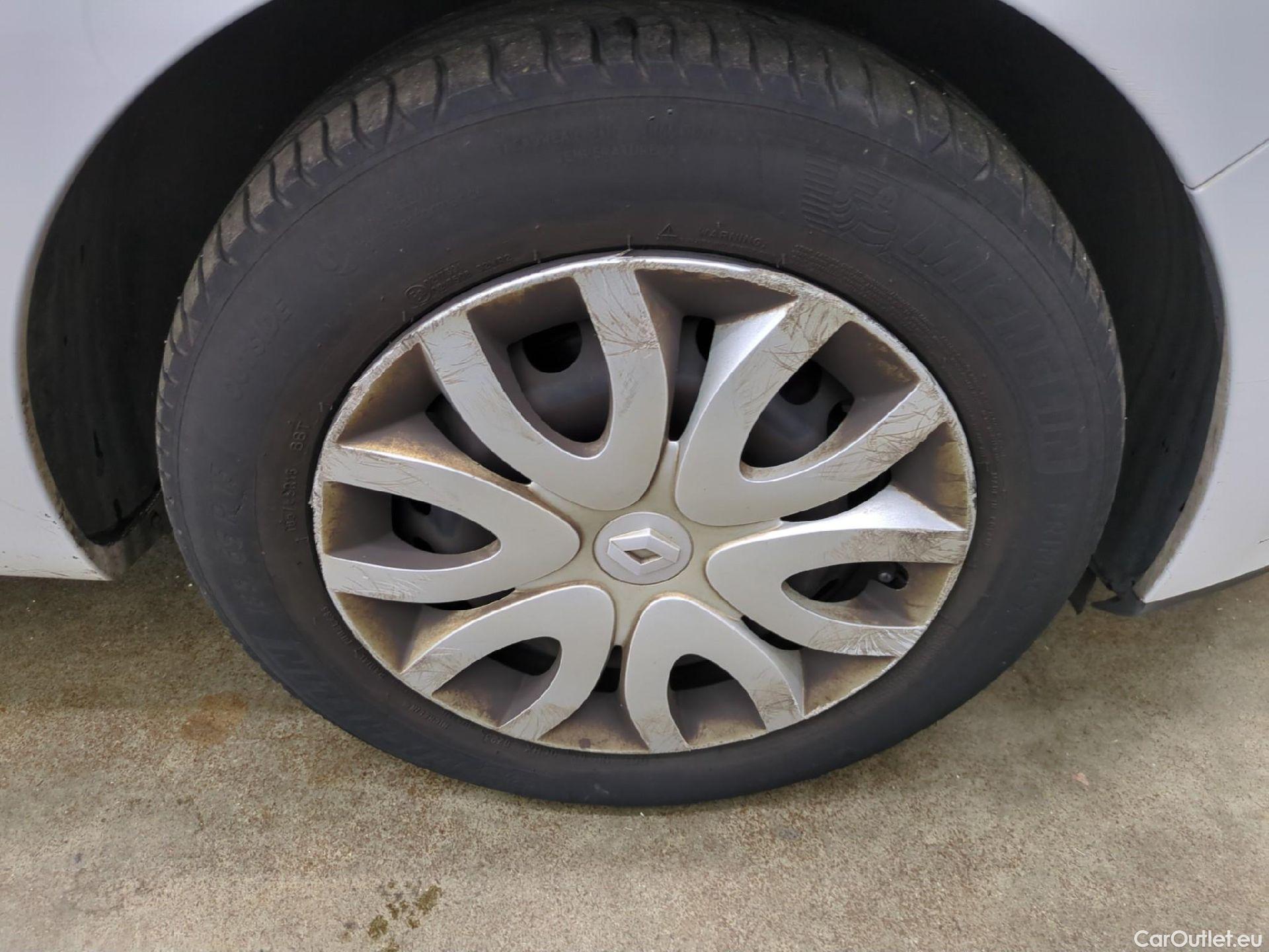  Renault  Clio  IV Air MediaNav 1.5 dCi 75CV BVM5 E6 #14