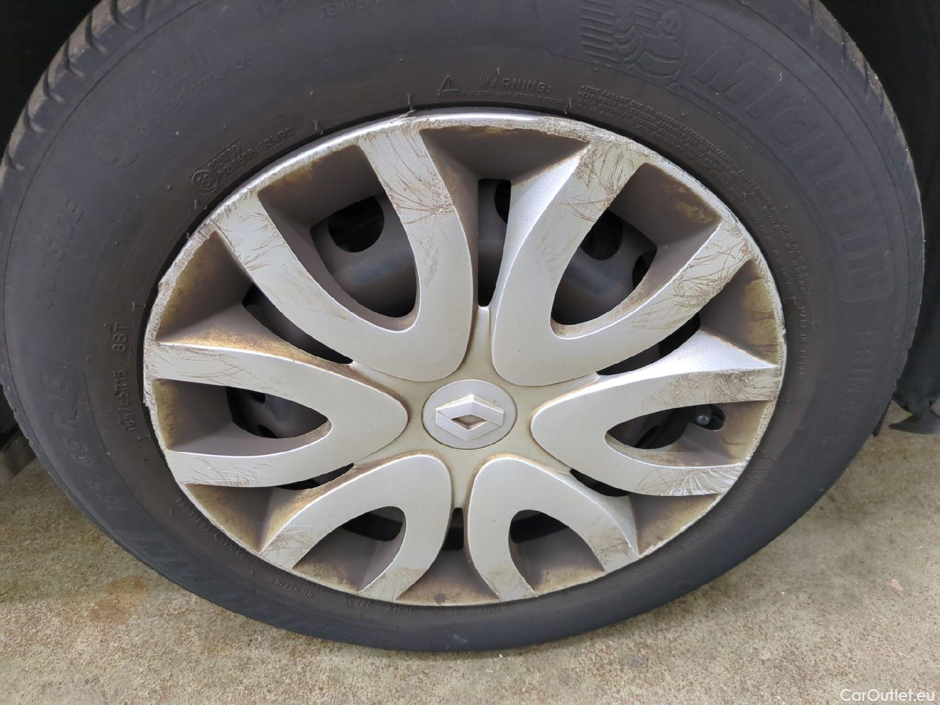  Renault  Clio  IV Air MediaNav 1.5 dCi 75CV BVM5 E6 #17