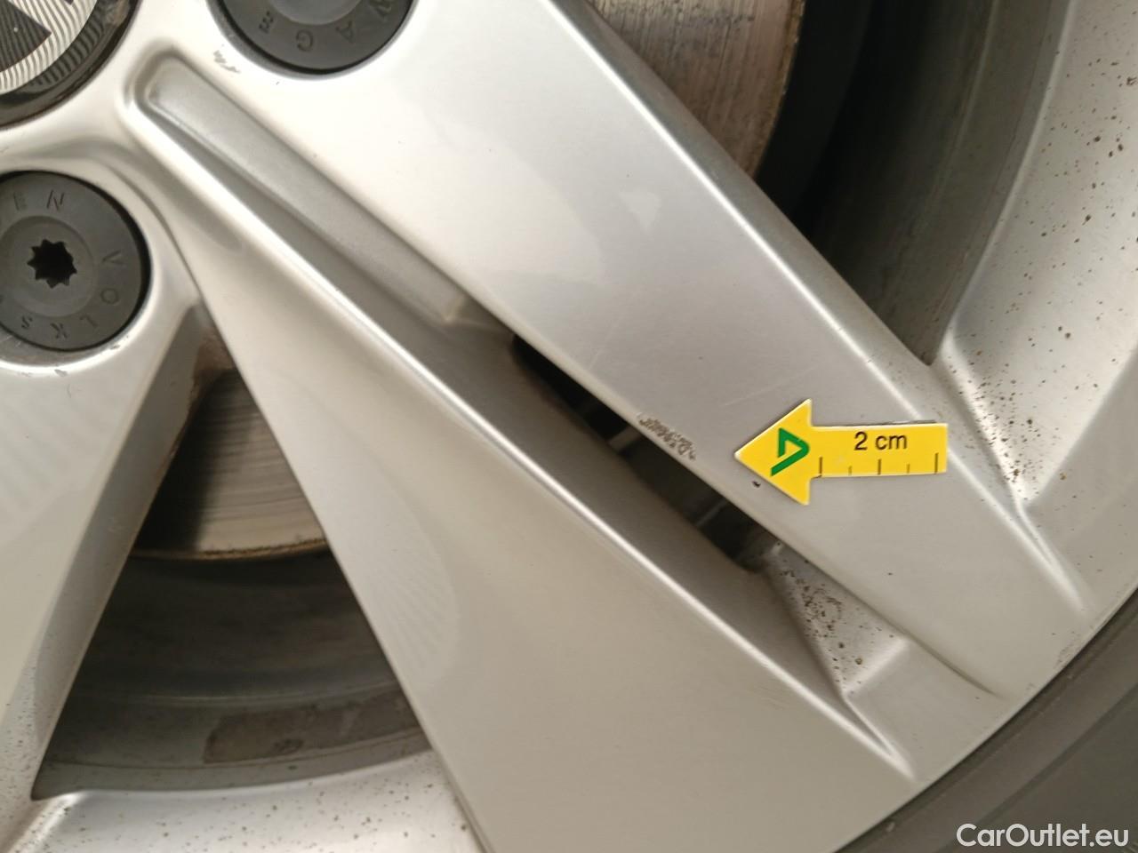  Volkswagen  Golf  Life 1.0 TSI #4