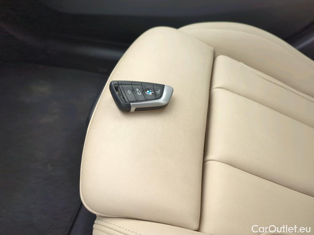  Bmw  Serie 3 2.0 330e xDrive Advantage AT #3