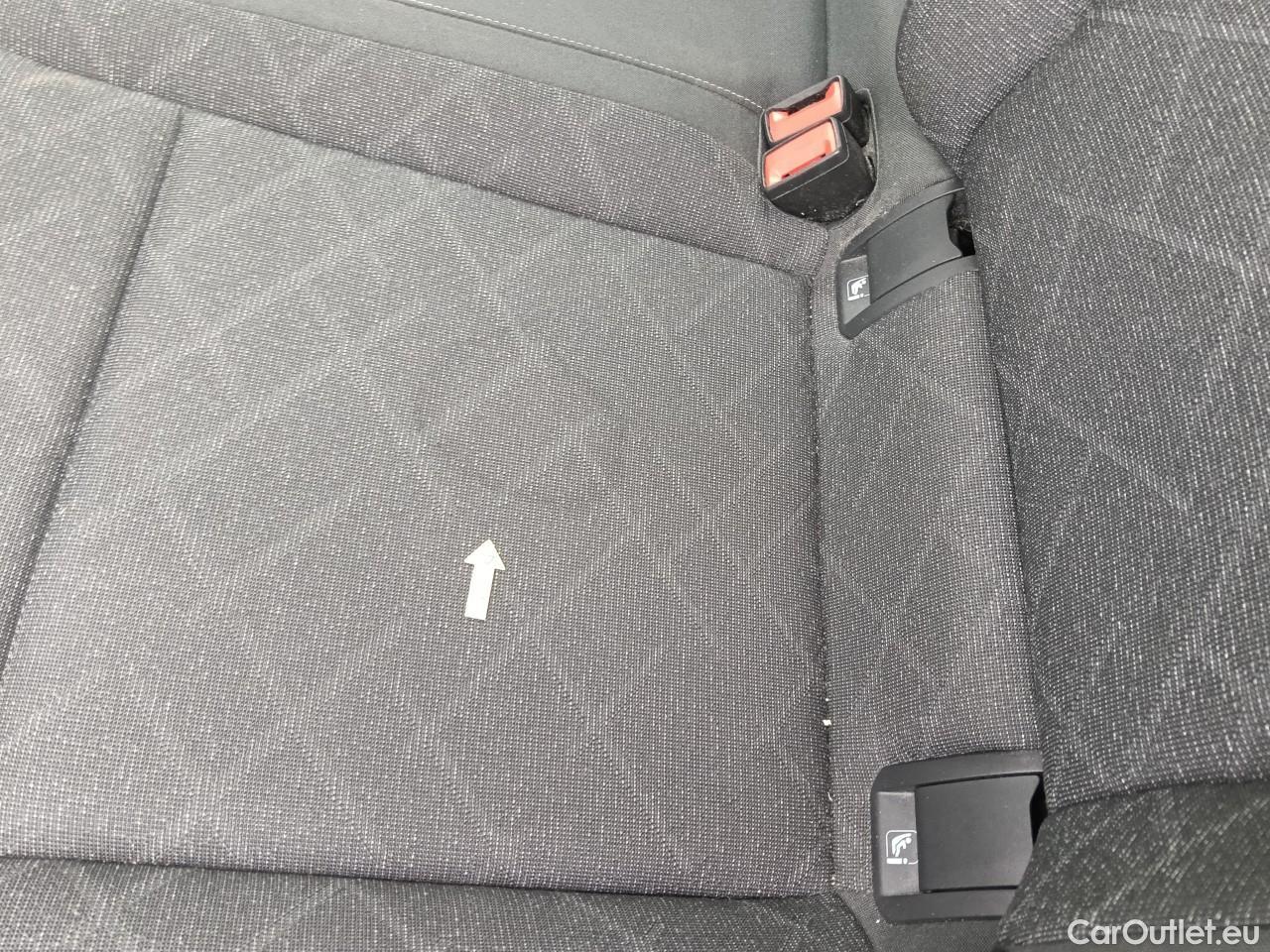  Volkswagen  Golf  Life 1.0 TSI #16