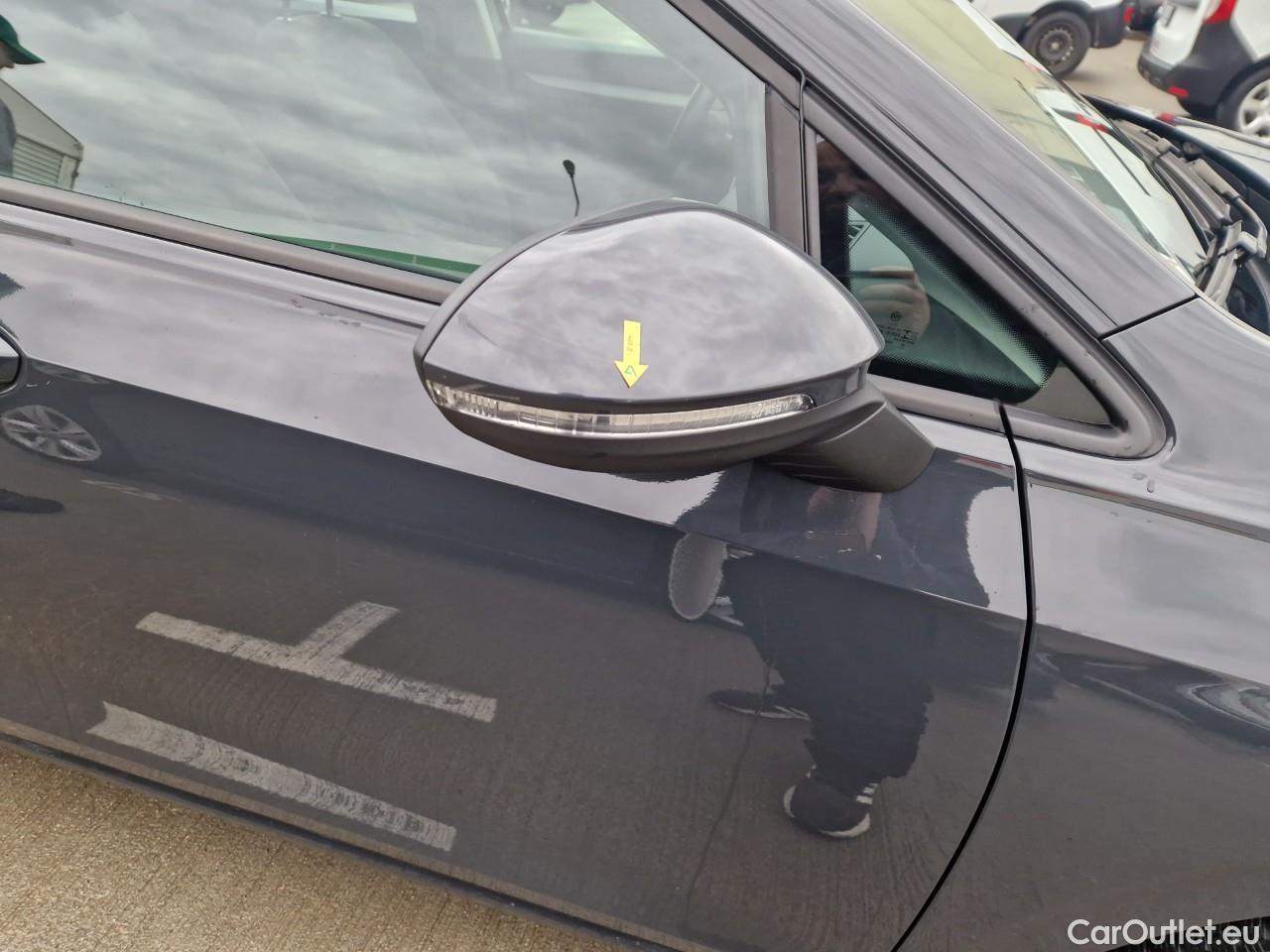  Volkswagen  Golf  Life 1.0 TSI #9