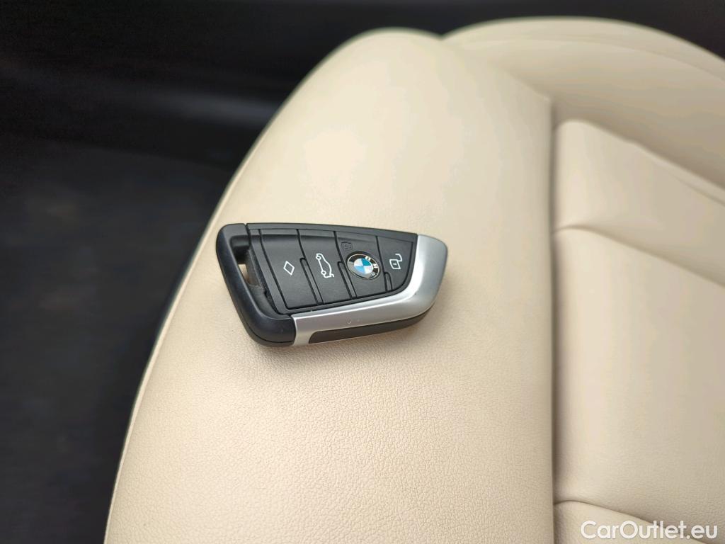  Bmw  Serie 3 2.0 330e xDrive Advantage AT #4