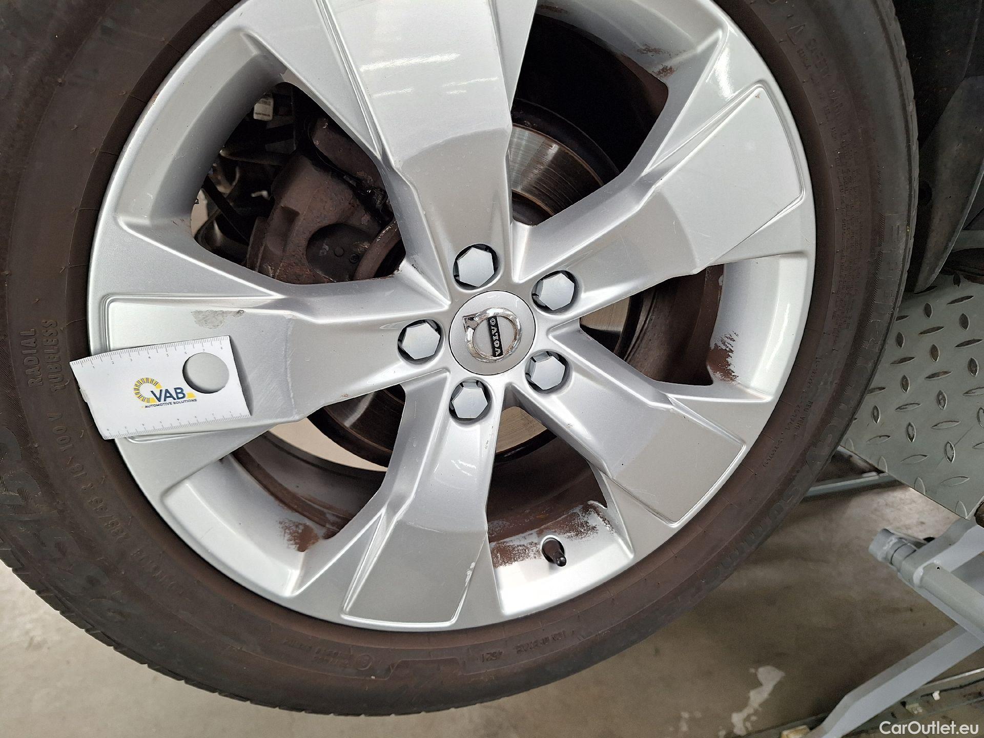  Volvo  XC 40 Volvo, XC40 '17, Volvo XC40 T3 Momentum Pro 5d #57
