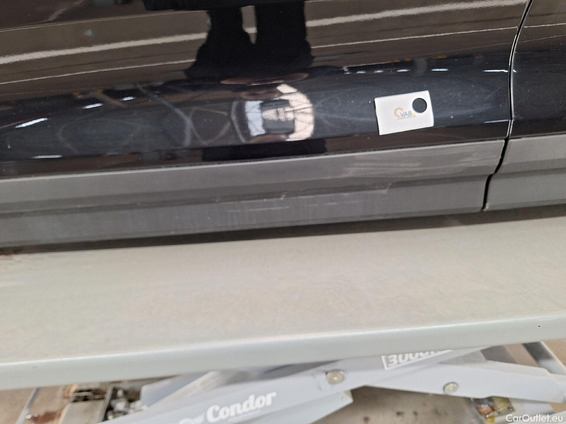  Volvo  XC 40 Volvo, XC40 '17, Volvo XC40 T3 Momentum Pro 5d #36