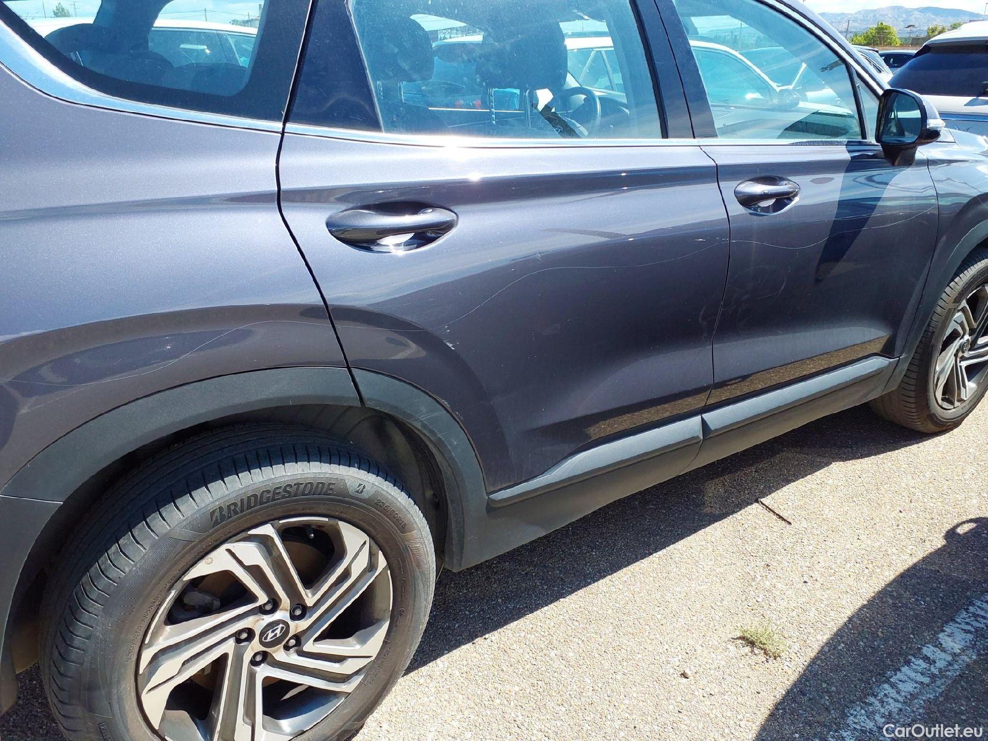  Hyundai  Santa Fe HYUNDAI  / 2021 / 5P / todoterreno 2.2 CRDi Klass DCT 4x2 #22