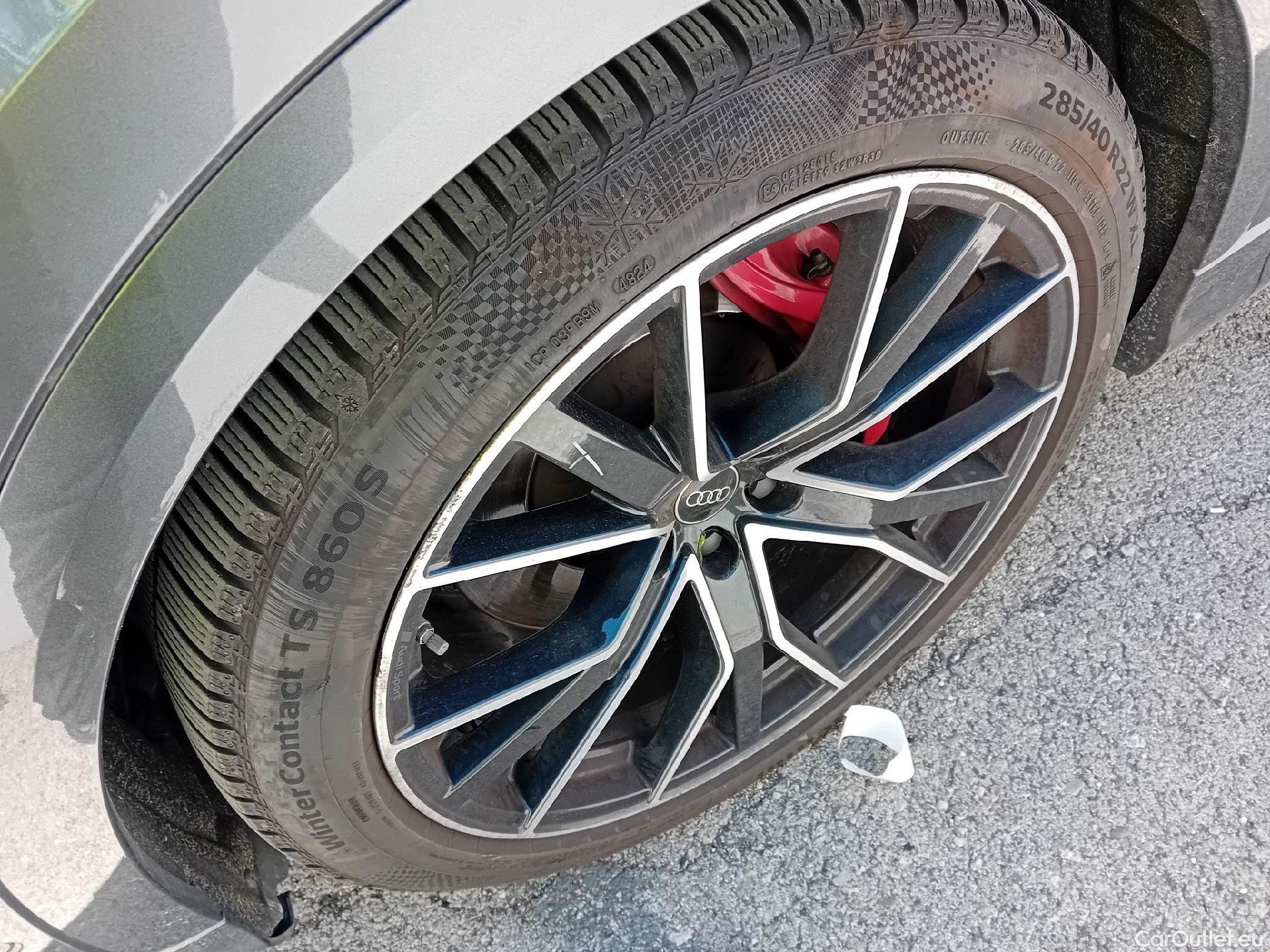  Audi  Q8 AUDI  / 2018 / 5P / todoterreno 60 TFSIe 340kW Black Line Pl quattro tip #7