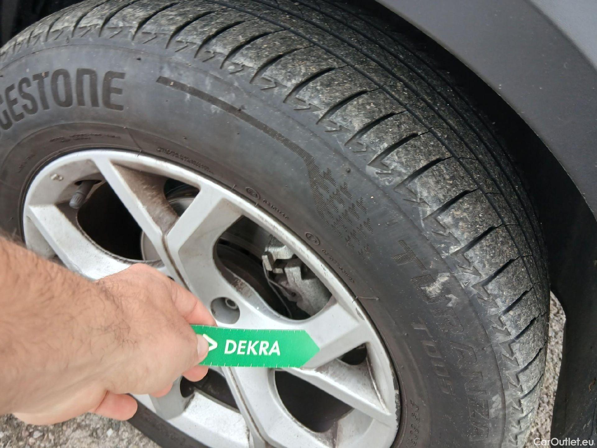  Nissan  Juke NISSAN  / 2019 / 5P / crossover DIG-T 84 kW (114 CV) 6M/T N-Connecta #21