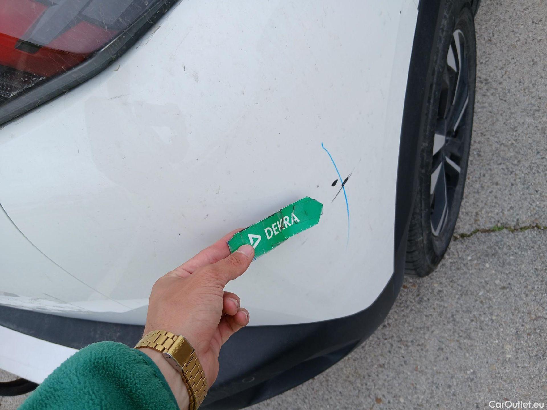 Peugeot  2008 PEUGEOT  / 2019 / 5P / todoterreno Allure BlueHDI 130 S&S EAT8 #29