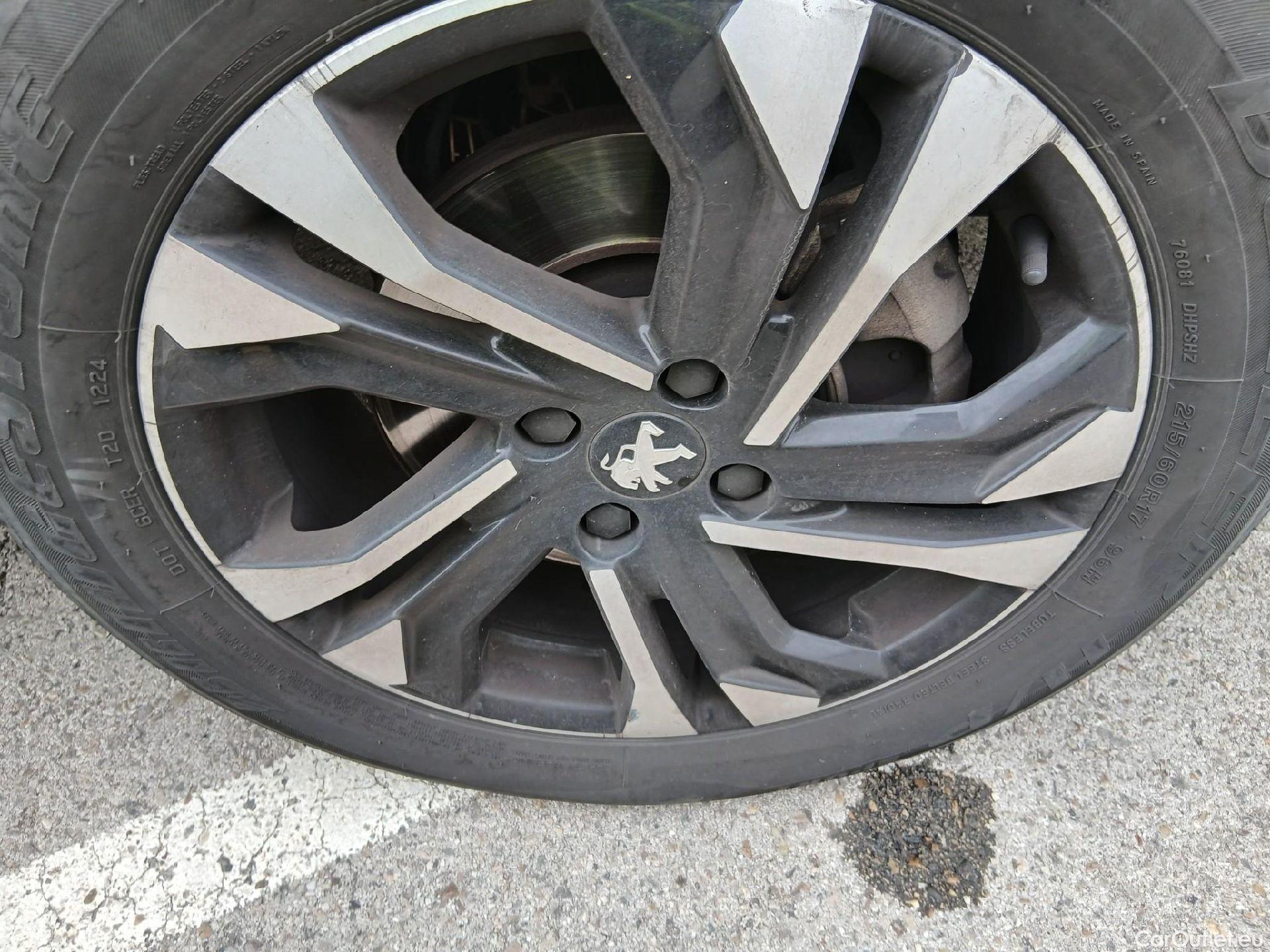  Peugeot  2008 PEUGEOT  / 2019 / 5P / todoterreno Allure BlueHDI 130 S&S EAT8 #47
