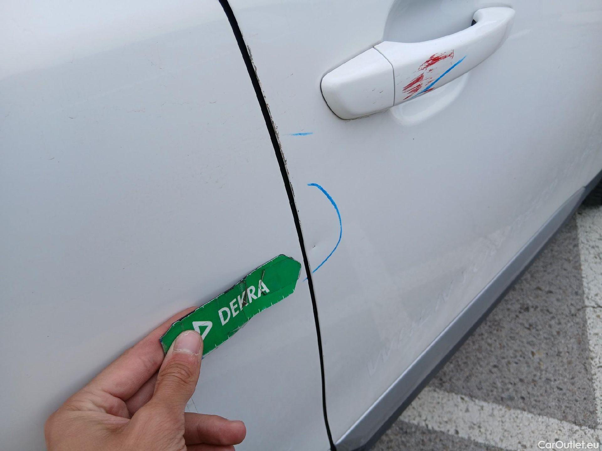  Peugeot  2008 PEUGEOT  / 2019 / 5P / todoterreno Allure BlueHDI 130 S&S EAT8 #38