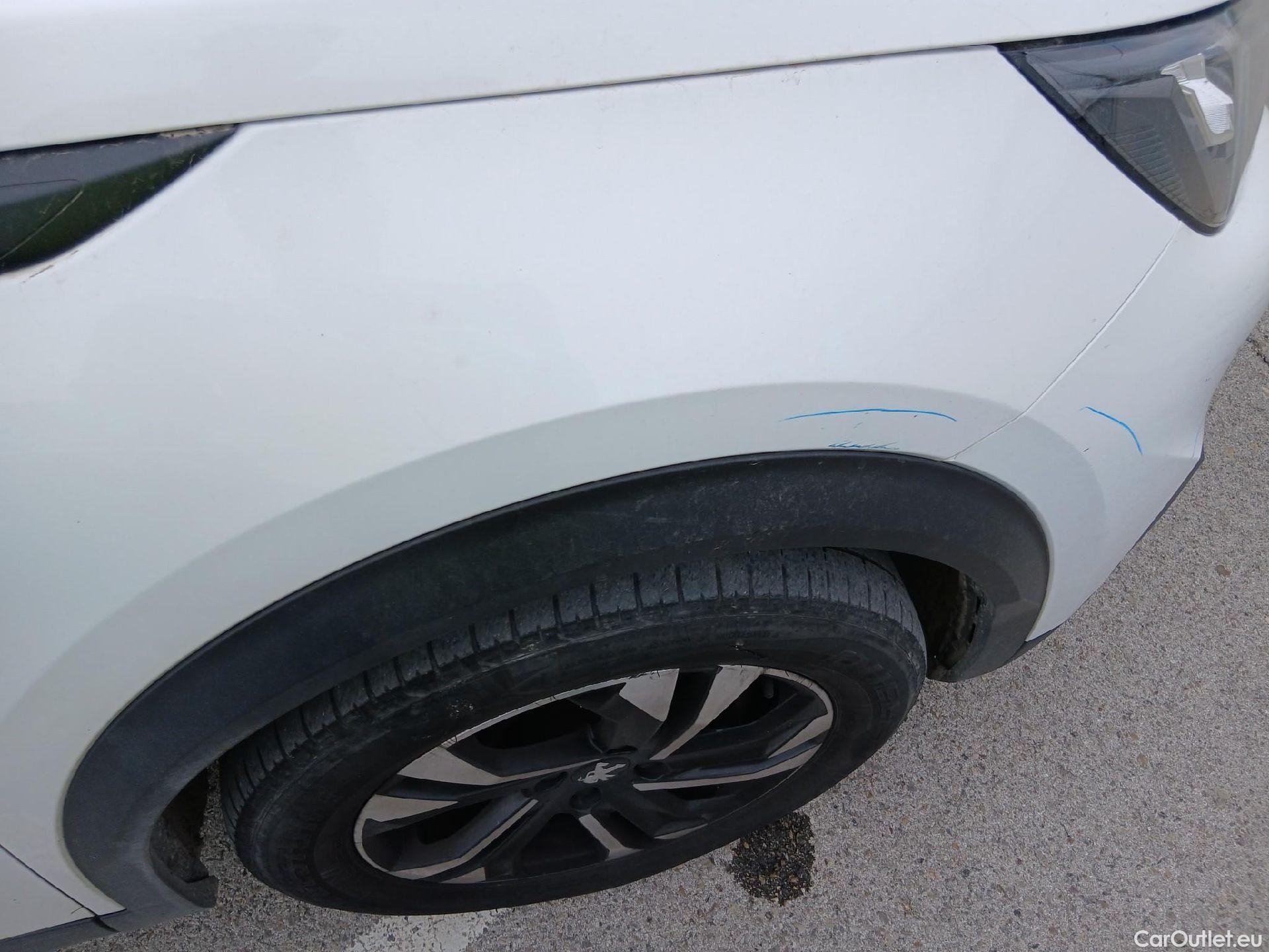  Peugeot  2008 PEUGEOT  / 2019 / 5P / todoterreno Allure BlueHDI 130 S&S EAT8 #43