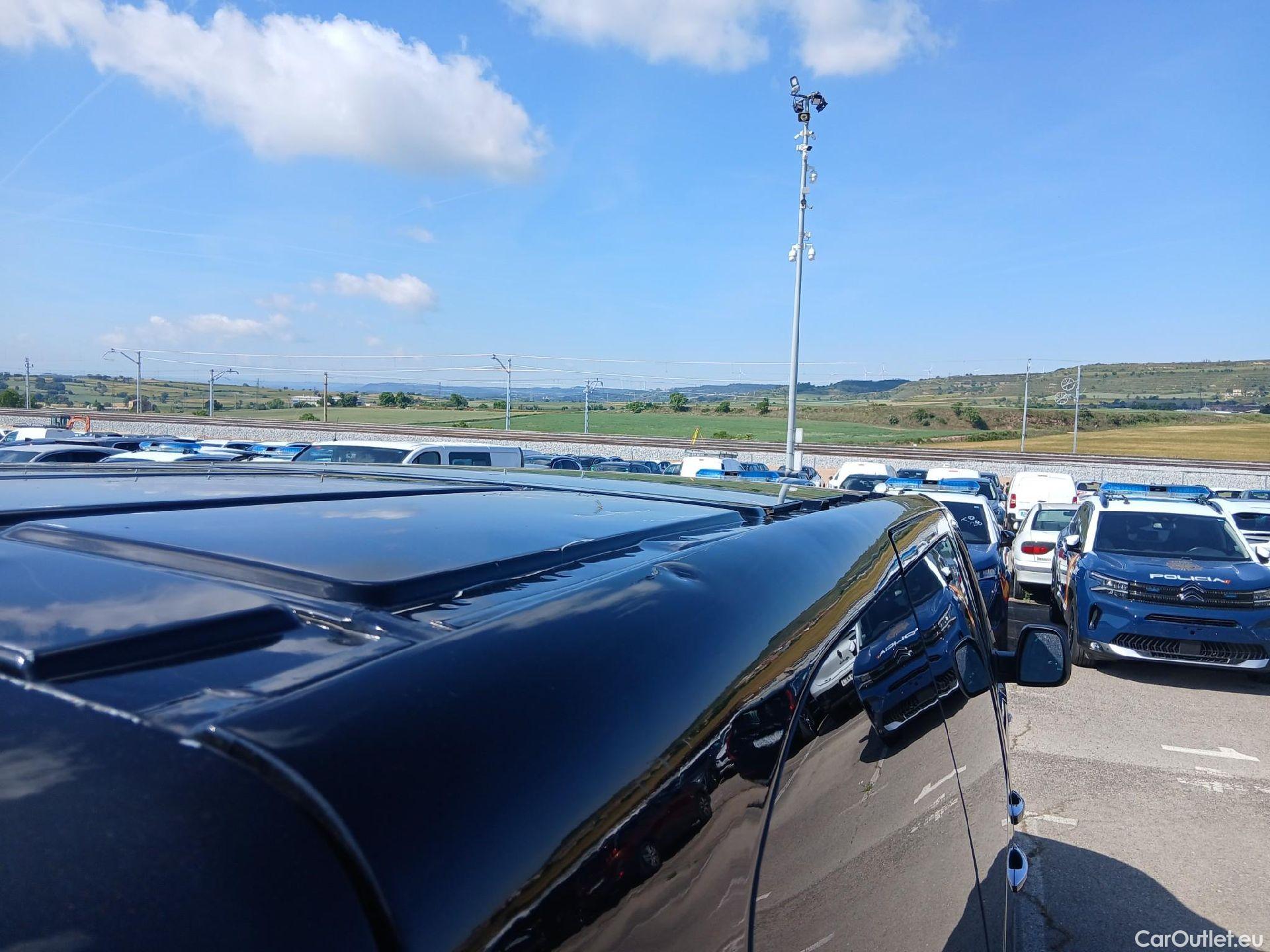  Peugeot  Expert PEUGEOT Traveller / 2016 / 5P / monovolumen Allure BlueHDi 180 S&S EAT8 Standard #47