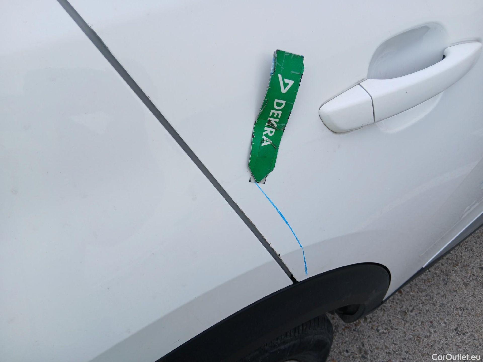  Peugeot  2008 PEUGEOT  / 2019 / 5P / todoterreno Allure BlueHDI 130 S&S EAT8 #34
