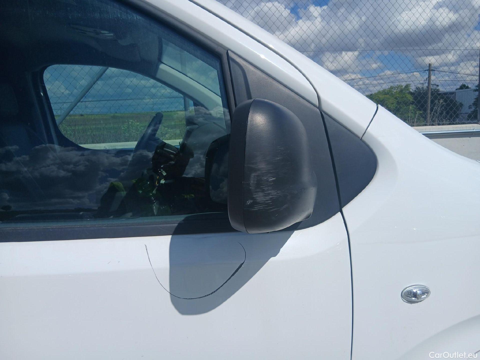  Opel  Vivaro OPEL  / 2019 / 4P / furgón 1.5 Diésel 74kW (100CV) M Std Express #35
