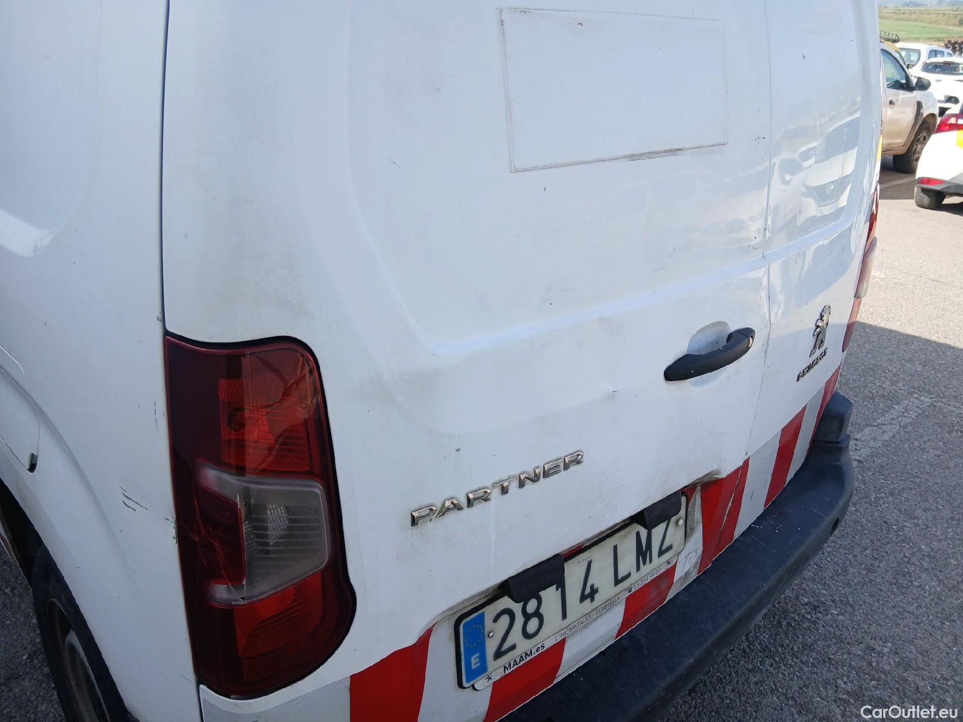  Peugeot  Partner PEUGEOT  / 2018 / 3P / furgón derivado de turismo Pro Standard 600kg BlueHDi 73kW (AC) #25