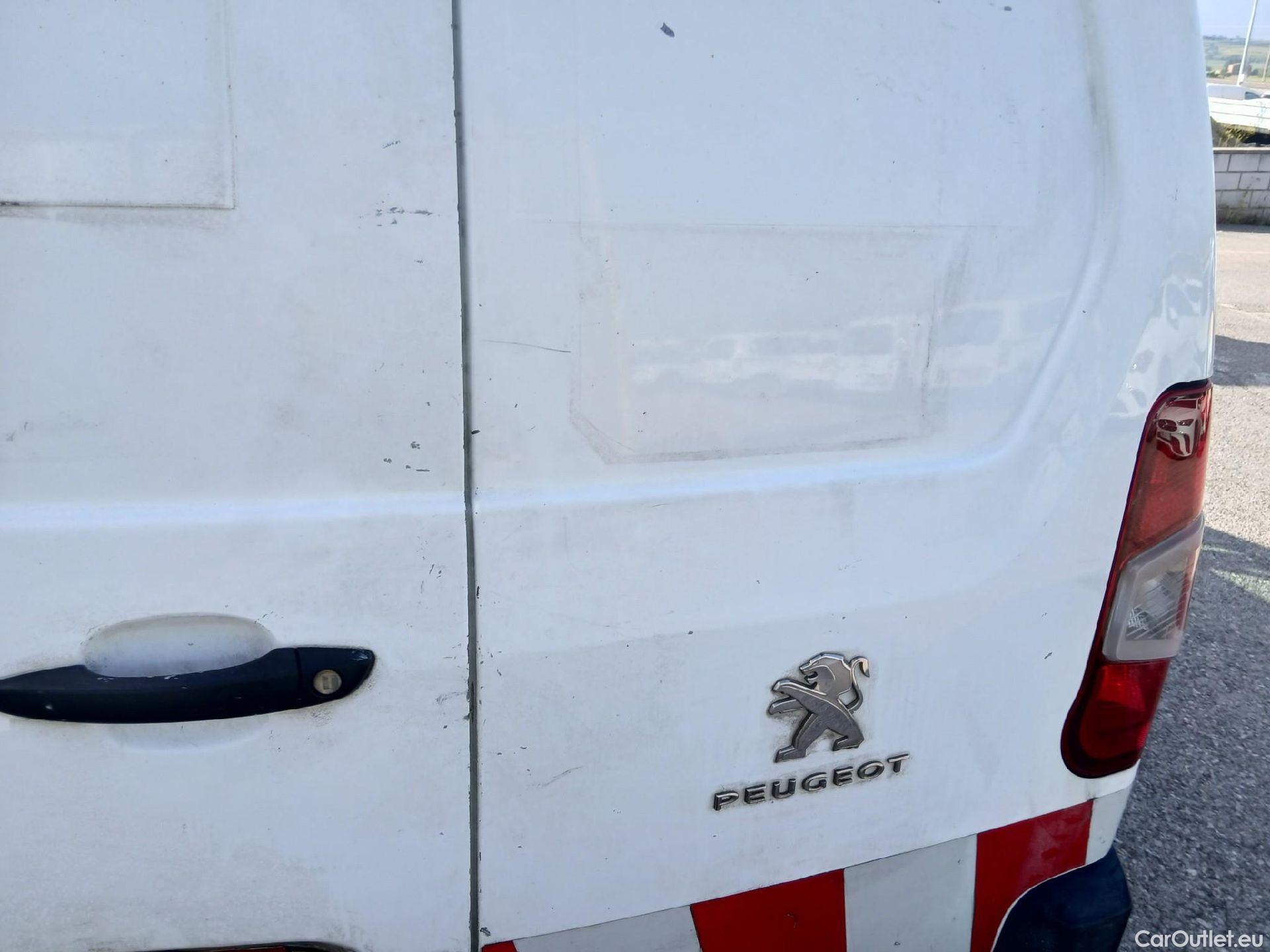  Peugeot  Partner PEUGEOT  / 2018 / 3P / furgón derivado de turismo Pro Standard 600kg BlueHDi 73kW (AC) #28