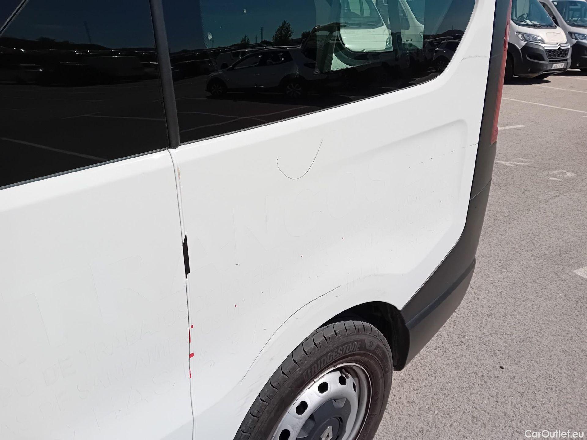  Renault  Trafic RENAULT  / 2019 / 4P / combi Combi 9 Energy Blue dCi 88 kW (120 CV) #41