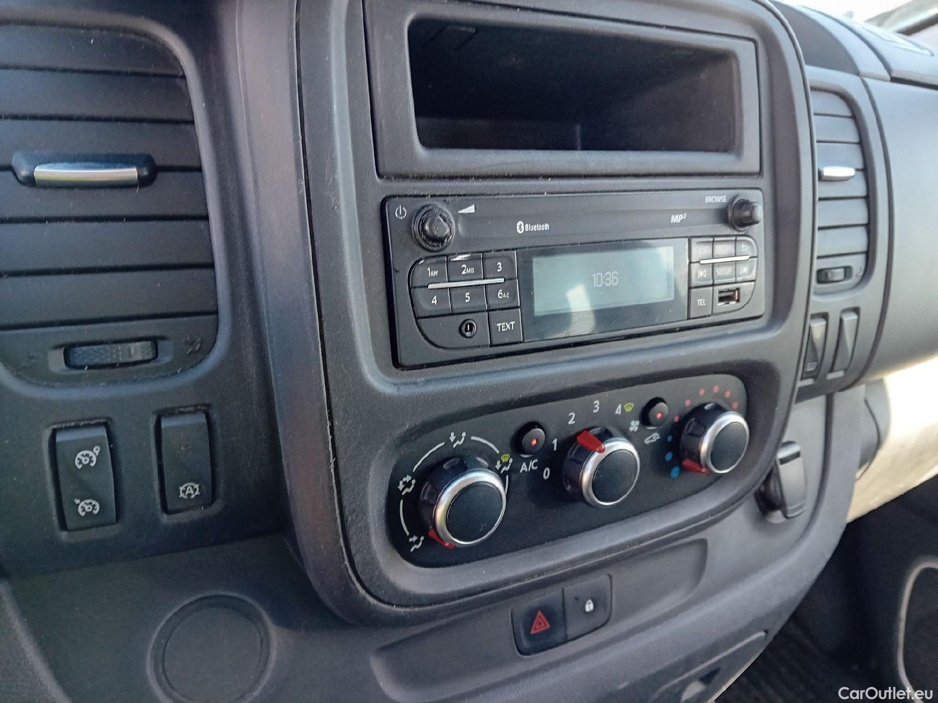  Renault  Trafic RENAULT  / 2019 / 4P / combi Combi 9 Energy Blue dCi 88 kW (120 CV) #6