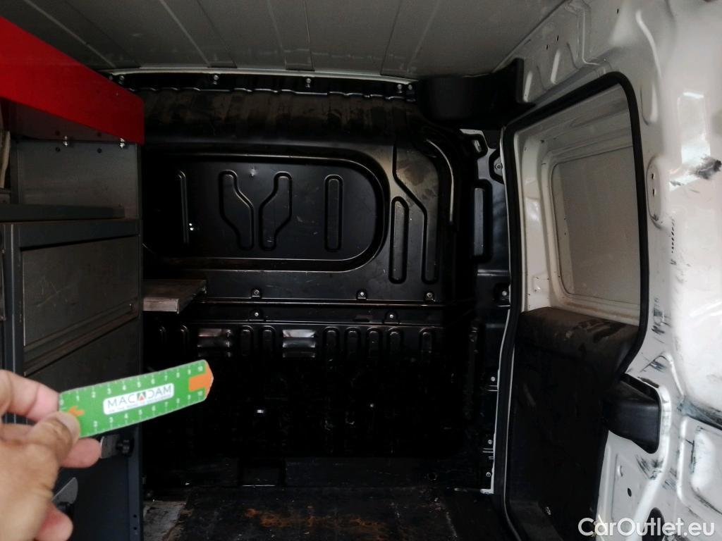  Fiat  Doblo FIAT Doblò Cargo/2015/4P/furgón derivado de turismo Cargo Maxi Base Plus 1.4 Tjet 89kW GNC #15