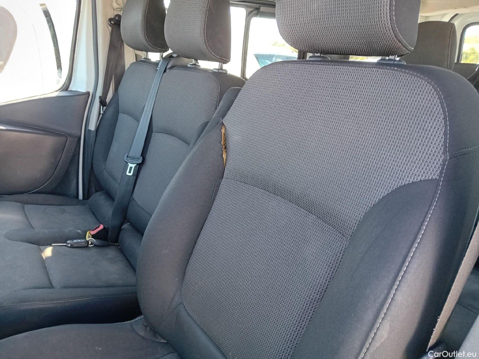  Renault  Trafic RENAULT  / 2019 / 4P / combi Combi 9 Energy Blue dCi 88 kW (120 CV) #12